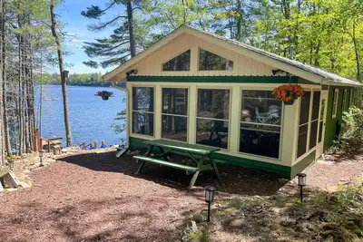 Image de Eagle Watch 2 bedroom, 1 bath cottage nestled on the shores of Finley lake.