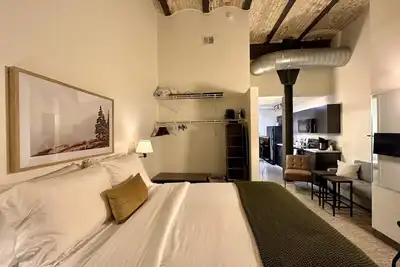 Image de Cream City Studio Apt - Just 3 Blocks to Fiserv with Gym and Parking