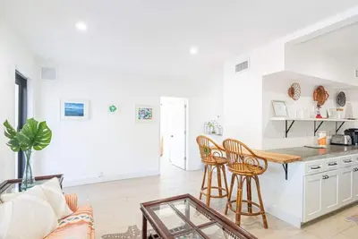 Image de Perfect 2 bed 1 bath|Prime Location 2 min to beach