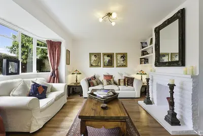 Image de Pass the Keys | Hidden Cottage in Esher, West End