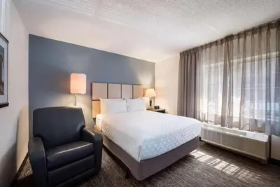 Image de Your Home Away From Home! Pet-friendly Property, Full Kitchen, Free Shuttle!