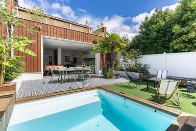 Image de Spacious City Home in Bordeaux w/ Pool, Ac and 4 En Suite Bedrooms