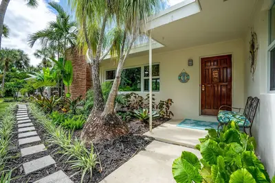 Image de Beautifully Renovated 5 bedroom Vero Beach Beach House with Pool Pet Friendly