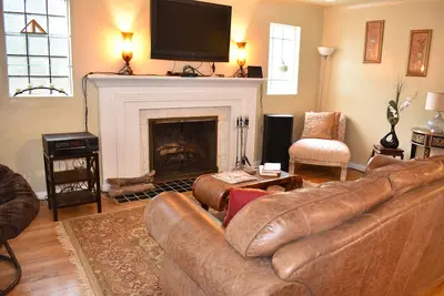 Image de Home Away from Home in Malvern Hill, Sleeps 7-8