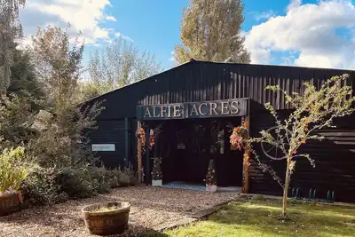 Image de Cosy Remote Cabin with Hot tub and Swimming Pool in vast private space, for 10
