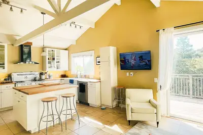 Image de Dog Friendly! Fabulous Kitchen & Large Deck w/ Scenic Views