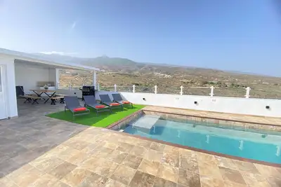 Image de Nueva Villa en Arico Viejo con Piscina, Barbacoa y Unas Vistas Espectaculares