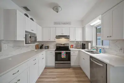 Image de Tropical vacation home in St. Petersburg - only 5 minutes from the beach!