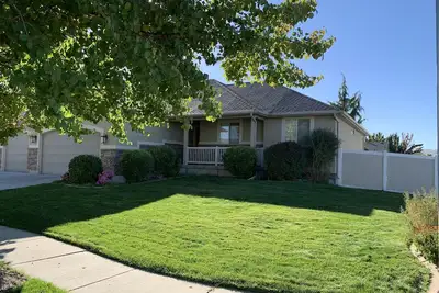 Image de Snug Home with fenced yard, 10 min from the airport\\Slc, 20 min to most ski areas