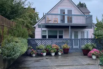 Image de Stand Alone Cozy Carriage House in a quiet Ballard Neighborhood many amenities