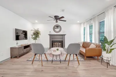 Image de Treehouse style 2 Bed 2 Bath townhome w\/Ev Charger, Low Cleaning Fees