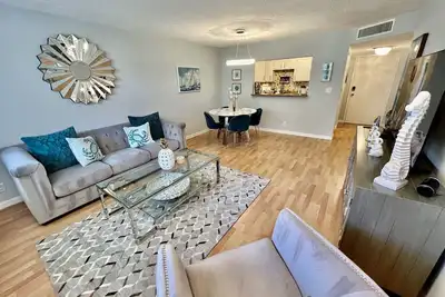 Image de Perfect Location on A1a. 2bd/2ba. Newly renovated. Private Beach Club access.
