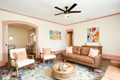 Image de Welcome to your Spacious and Vivacious Getaway! Game room & fire pit &workspace!