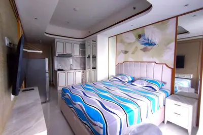 Image de Cozy studio apartment above Pakuwon Mall Surabaya w/ WiFi and Netflix to chill.