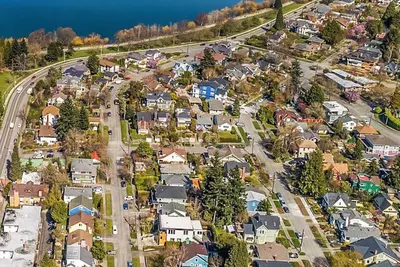 Image de Green Lake 1st Line Home C Full Modern Remodeling