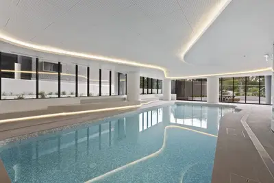 Image de Light Filled Apartment by Albert Park Lake