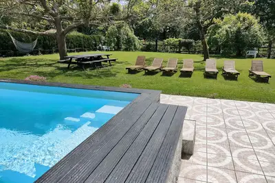 Image de Classee 3 Etoiles - piscine - jacuzzi  14 personnes domaine de 8 ha, lac et mer