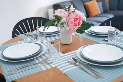 Spacious 2 Bed Apt at Marina