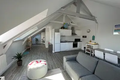 Image de Spacieux T2 moderne au cœur de Larmor-Plage, 50m des plages, commerces à proximité, Wi-Fi inclus