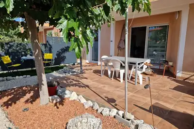 Image de La mer à 5mn, appartement T2 calme en rez-de-jardin terrasse et piscine Gratuite