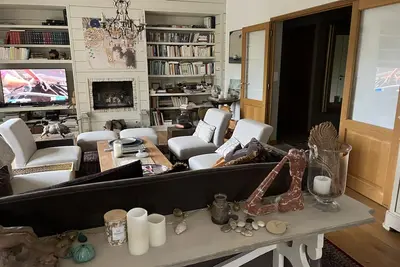 Image de 1 grande chambre au calme avec vue sur mer