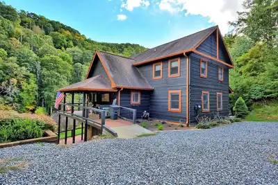 Image de Moonshine River-Open for Bookings! River Front, Hot Tub, Game Room