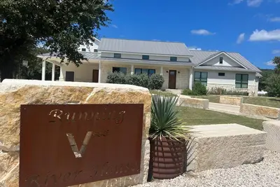 Image de Running V•Golf Course 6 Free Rounds/Booking•Ping Pong•Bsktbll•Free Frio Access