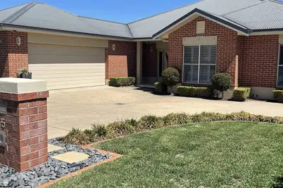 Image de Family size house on Longyard golf course 5 minutes to Aelec sporting precinct