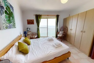 Image de 6th floor seafront apartment with open sea views.