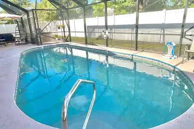 Image de Free Heated Pool, Weber Gas Grill, 3 miles to the beach!