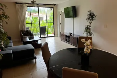 Image de Luxury Condo, w/Beach Shuttle! Family-sized up to 6 people. 4 Pools & Snack Bar