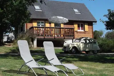 Image de Chalet 3 chambres, 7 personnes, très grand terrain, calme et verdure.