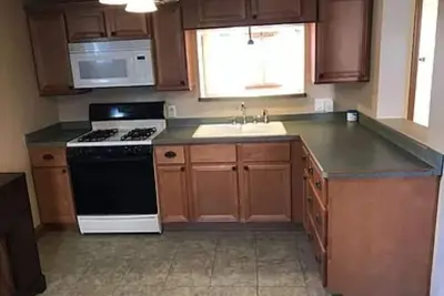 Image de Warm and cozy home located in Wauwatosa Village downtown