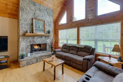 Image de Hiawassee Riverfront Cabin: 7 Mi to Lake Chatuge!