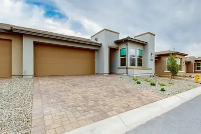 Image de Resort home with mtn views + on-site pools, hot tub, gym, sports & rec courts