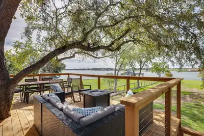Image de Willis Waterfront Home w/ Deck on Lake Conroe!