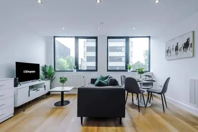 Image de New! Stylish apartment, amazing location, sleeps 4