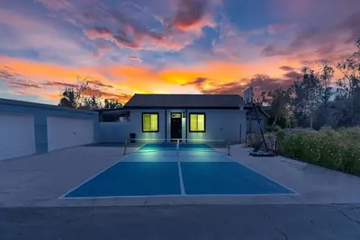 Image de Secluded Oasis: Pickleball, Jacuzzi, Pool, & Views