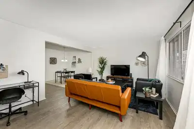 Image de Large 2Bd Haven for Travelers!