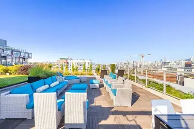 Image de Mount Pleasant Boutique Home at \"The District\"