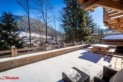 Image de 1er étage, terrasse, balcon, cheminée ou poêle à bois, télévision, casier à ski, 82m², Morzine