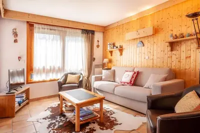 Image de À 350m des remontées, 1er étage, terrasse, parking, télévision, casier à ski, 63m², Morzine