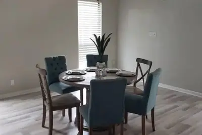 Image de Waterfront newly remodeled home with a hot tub!