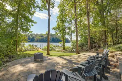 Image de Waterfront Lusby Escape w/ Fire Pit & Kayaks!