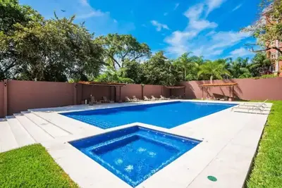 Image de 𖧷Tropical 2bdr 𖧷Jacuzzi 𖧷 Beach 𖧷 Bbq 𖧷 Gym