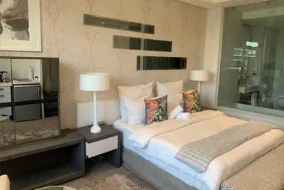 Sandton Skye Stylish Apartment free Wifi & Gym