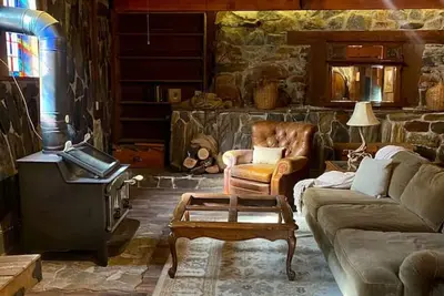 Image de Vintage 1857~Stone & Beam Cellar