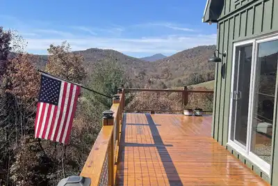 Image de Quiet amazing views of Nc mountains at the ‘Next Chapter’ cabin. Pet friendly.
