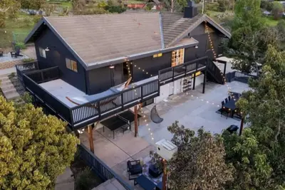 Image de Family Mountain Home! Hot Tub, Gameroom, Privacy. Dogs free! Wedding venues.