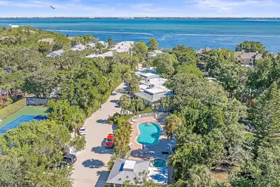 Image de One-of-a-Kind Villa in Beach Castle Direct Views of the Bay, Walk to Beach